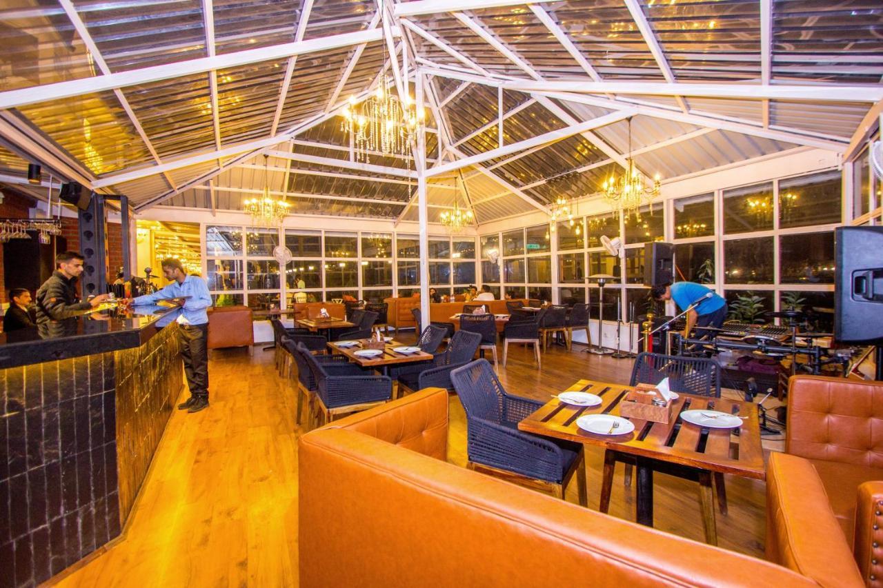 Paradise-The Whitehouse Cafe Manāli Exterior foto